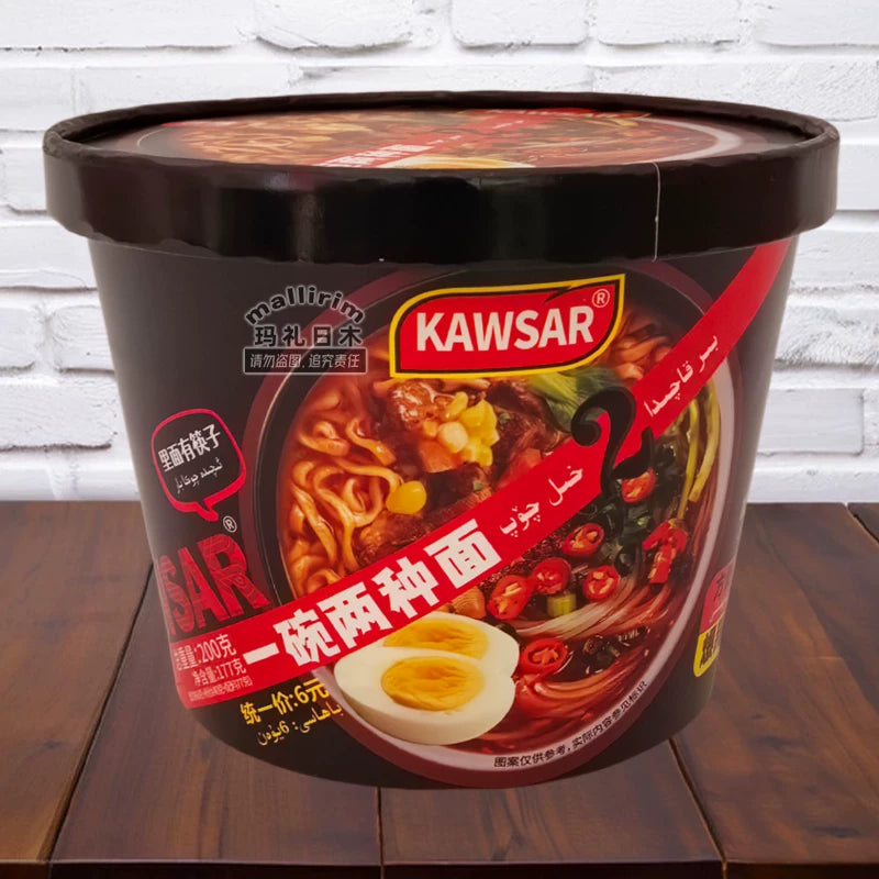 Shipped from Xinjiang, Kawsar has a bowl of two kinds of noodles, instant noodles + hot and sour powder, spicy and spicy, with eggs added.