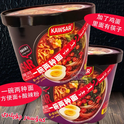 Shipped from Xinjiang, Kawsar has a bowl of two kinds of noodles, instant noodles + hot and sour powder, spicy and spicy, with eggs added.
